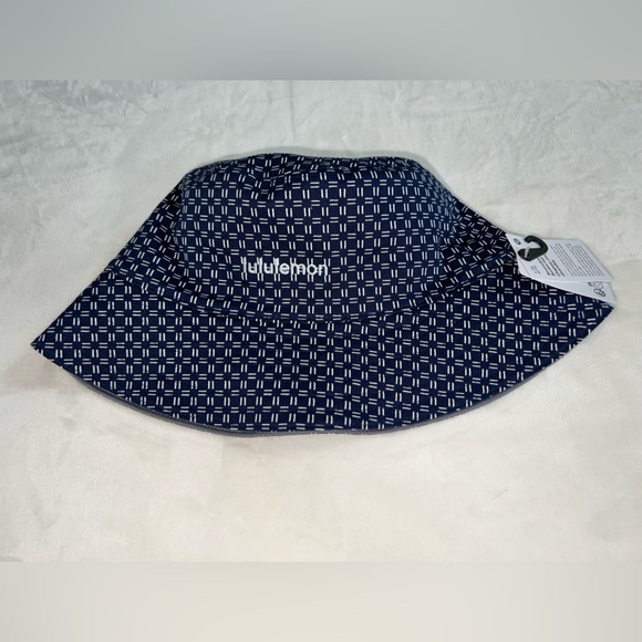 lululemon athletica Accessories - Lululemon Reversible Bucket Hat Blue/Pattern | L/XL | NWT